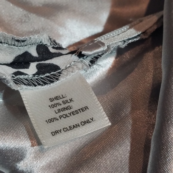 White House Black Market Sleeveless Blouse.    211 - Picture 4 of 6